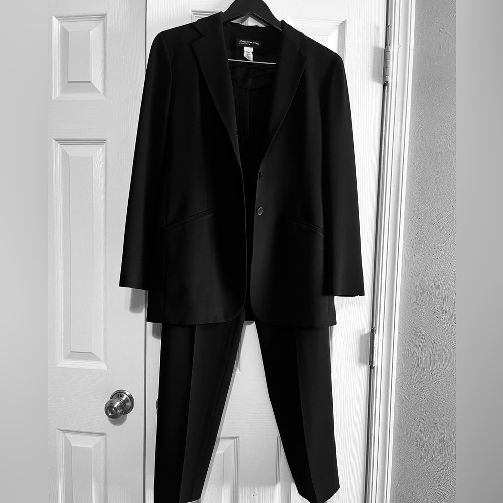 Jones New York Black Suit Set | Jacket Size 6 | Pants Size 8 🖤